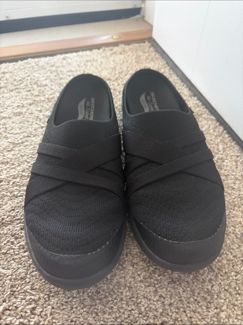 Sketchers air cooled arch fit size 7 women’s slip on shoes